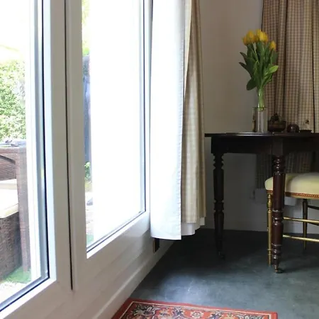 Le Garden Victoria - Canal & Cathedrale -30m2 & Garden Apartamento