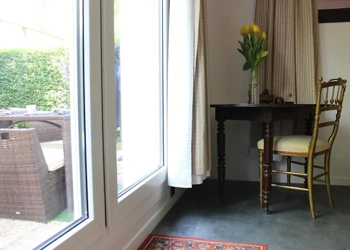 Le Garden Victoria - Canal & Cathedrale -30m2 & Garden Apartment