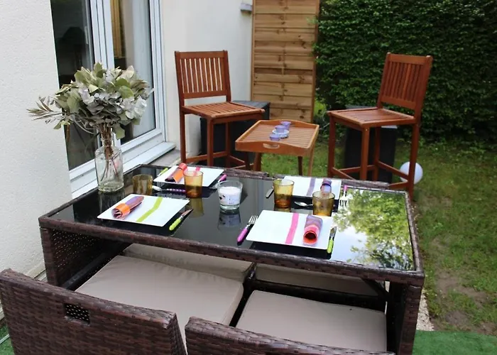 Le Garden Victoria - Canal & Cathedrale -30m2 & Garden Apartment